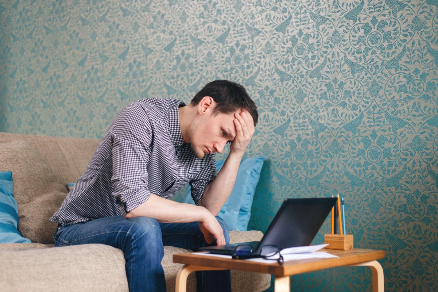 Studenti che partecipano ai webinar di investimento